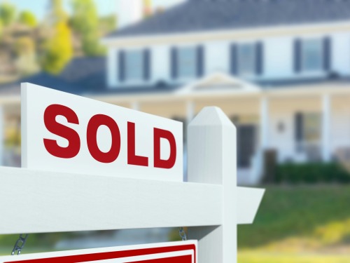 home-sold-sign home-sold-sign